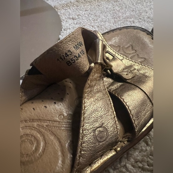 BORN Womens Size 11/43 Gold Foil Metallic 2 Strap Slip On Sandals Slides - Picture 4 of 5